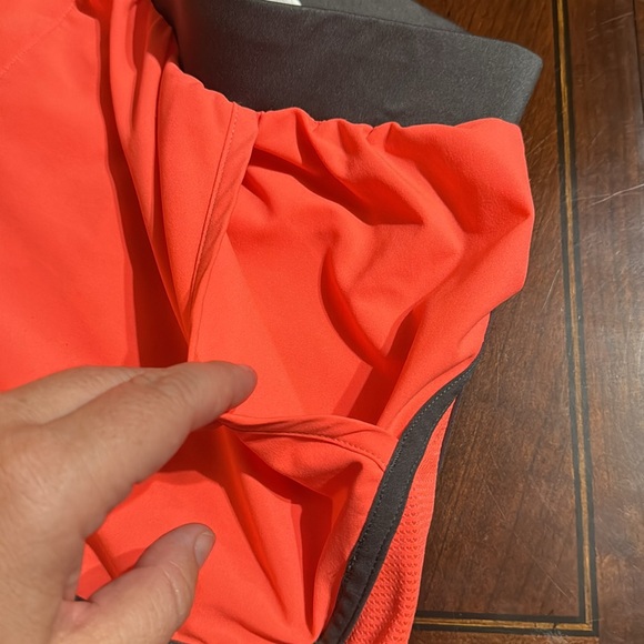 Under Armour Heat Gear shorts with pockets in size large - Picture 3 of 4